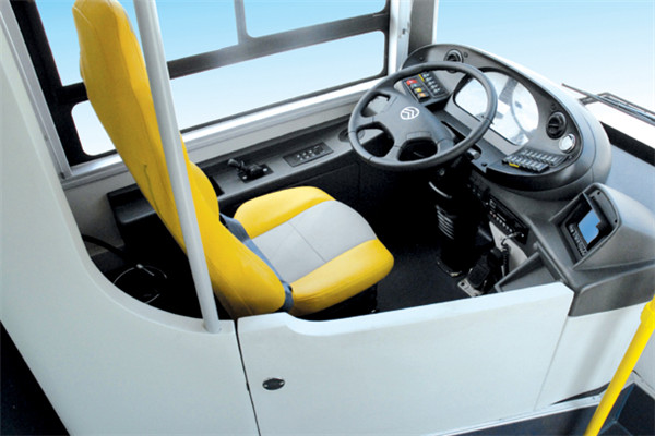 金旅XML6105JHEV85CN公交车(天然气/电混动国五20-36座)