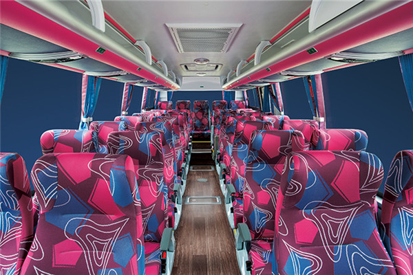 金龙XMQ6821CYD5D客车(柴油国五24-36座)