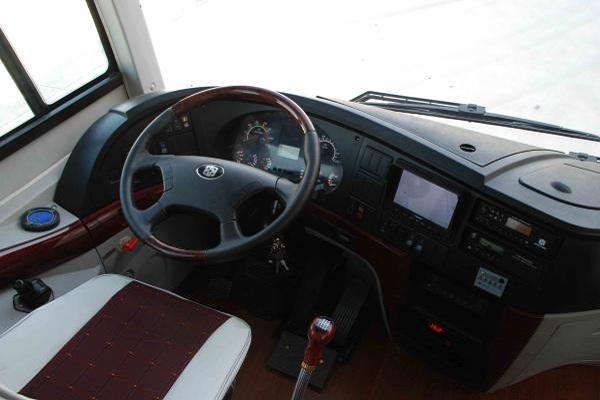 中通LCK6880H5A1客车(柴油国五24-38座)