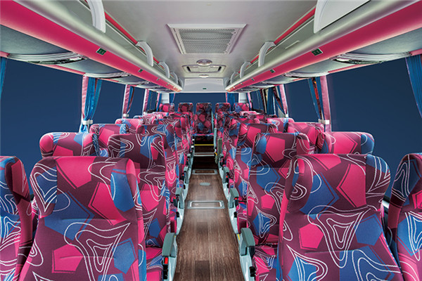 金龙XMQ6821CYBEVL2客车(纯电动24-35座)