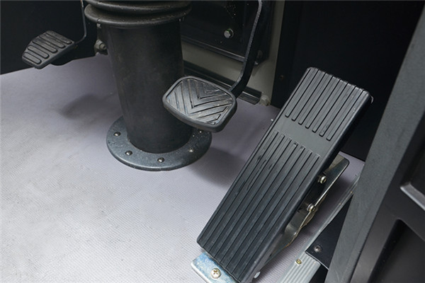 金龙XMQ6113BYBEVL2客车(纯电动24-64座)