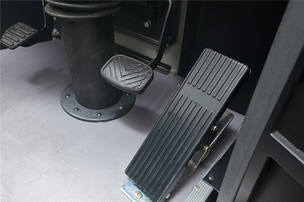 金龙XMQ6112AYD5D客车(柴油国五24-52座)