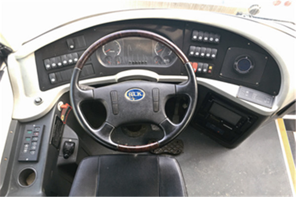 百路佳JXK6115BPHEVN公交车(天然气/电混动国五24-44座)