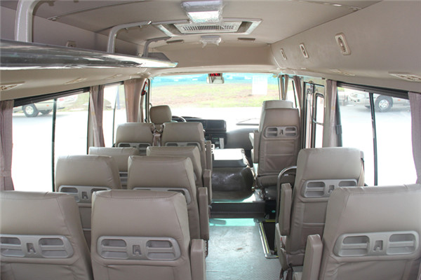 晶马JMV6706CF客车（柴油国五24-27座）