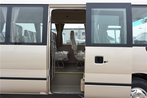晶马JMV6776CF客车(柴油国五10-23座)