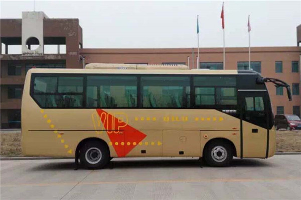 齐鲁BWC6771KA5客车(柴油国五24-33座)