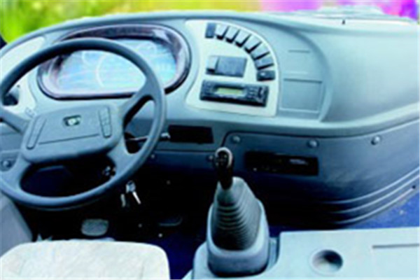 齐鲁BWC6605KAN客车(天然气国五10-19座)