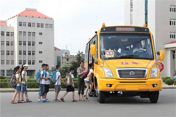 亚星JS6790XCP小学生专用校车(柴油国五24-41座)