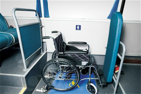 亚星YBL6127GHQCP公交车(天然气国五20-56座)