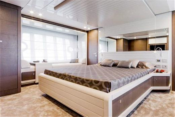 亚星YBL5180XLJ房车(柴油国四2-9座)