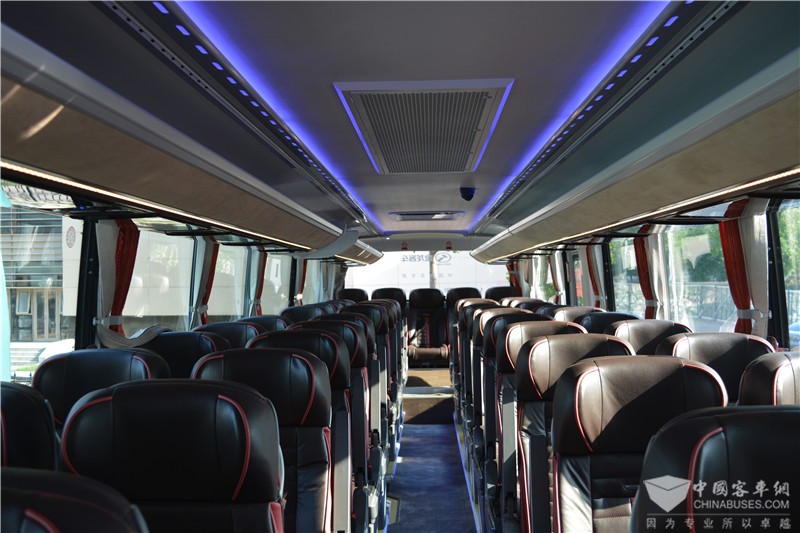 金龙XMQ6127BYD5D客车（柴油国五24-57座）