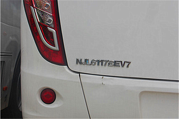 南京金龙NJL6117BEV28客车(纯电动24-48座)