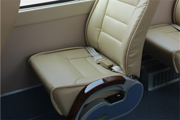 南京金龙NJL6806BEV12客车(纯电动24-31座)