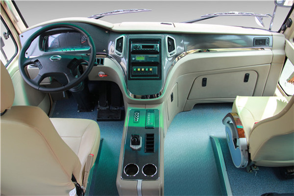 南京金龙NJL6806BEV2客车(纯电动24-31座)