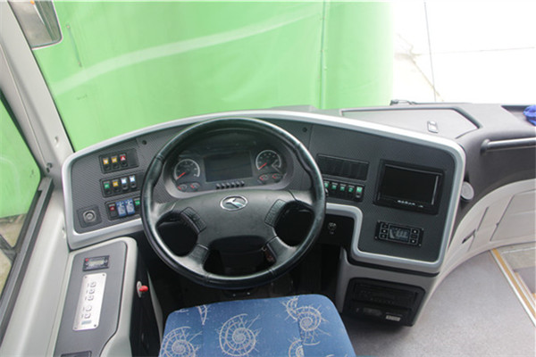 南京金龙NJL6820BEV2客车(纯电动24-35座)