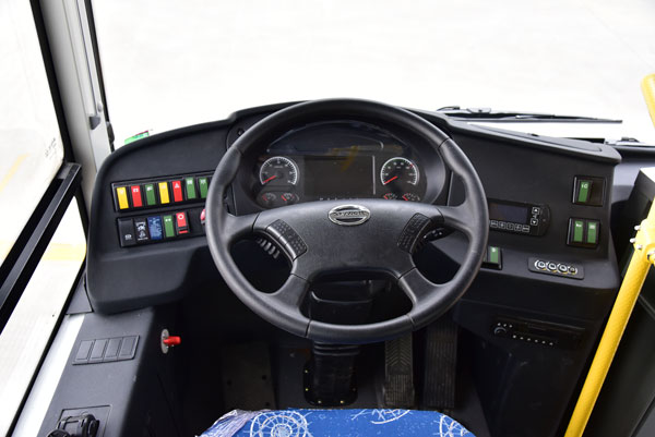 南京金龙NJL6809BEV公交车(纯电动10-28座)