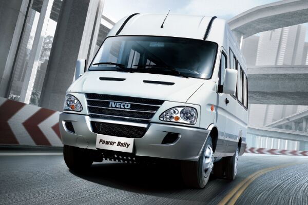 南京依维柯powerdaily经典A32客车(柴油国五6-7座)