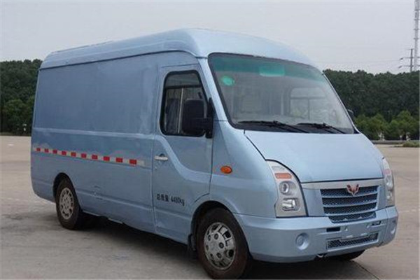五菱GL5042XXY厢式运输车(柴油国六3座)
