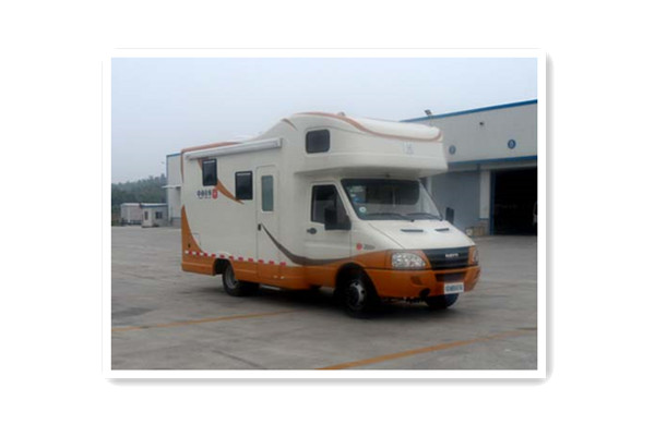 中通LCK5041XLJQ5A旅居车(柴油国五4-6座)