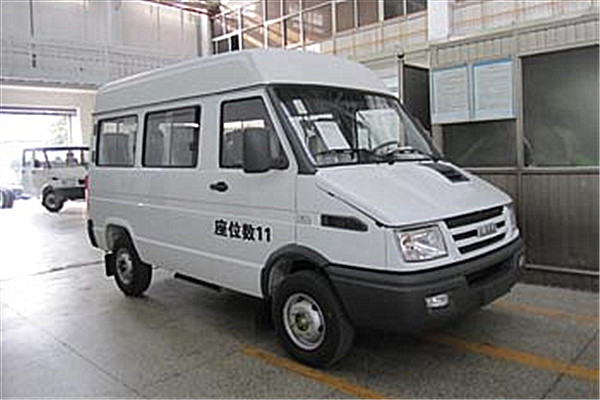 南京依维柯NJ6485AC客车(柴油国五10-13座)