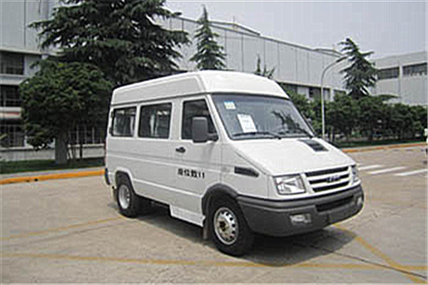 南京依维柯NJ6495ACZ客车(柴油国五10-13座)
