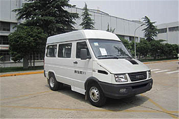 南京依维柯NJ6485ACY客车（柴油国五10-13座）