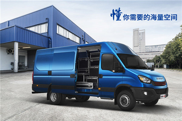 南京依维柯NJ5045XXYQSE厢式运输车(柴油国五3座)