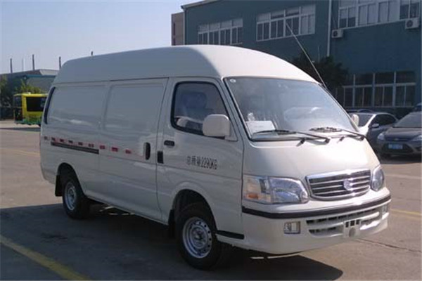 金旅XML5026XXY65厢式运输车(汽油国五2座)