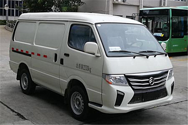 金旅XML5028XXY25厢式运输车(汽油国五2座)