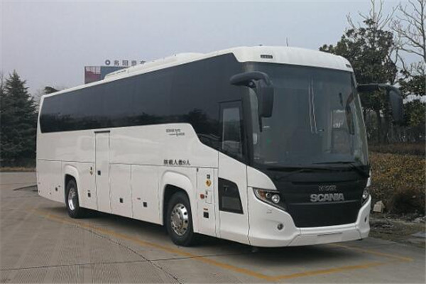 海格KLQ5183XLJE5旅居车(柴油国五2-9座)