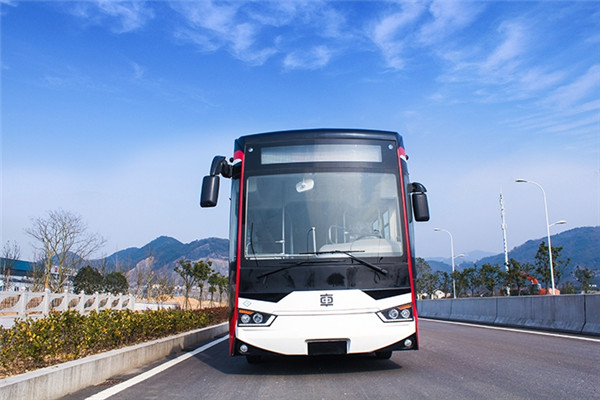 浙江中车CSR6850GNPHEV1公交车(天然气/电混动国五10-26座)