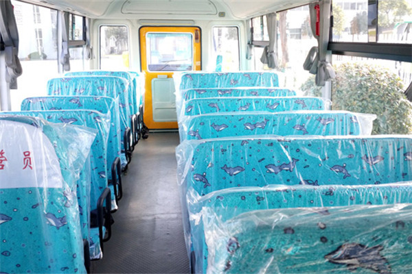 华新HM6700XFD5JN幼儿专用校车(柴油国五30-38座)
