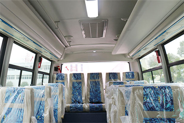 华新HM6733LFD5J客车(柴油国五24-31座)