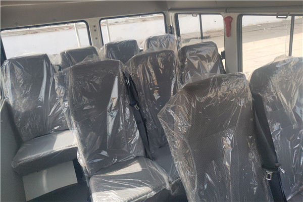 南京依维柯NJ5046XGCZA-1斗式工程车(柴油国六10-13座)