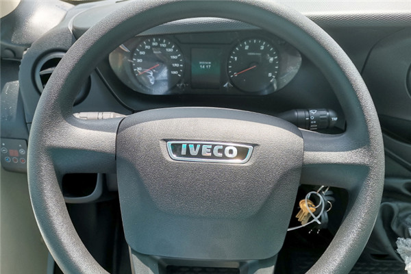 南京依维柯NJ6606LCA1客车(柴油国六10-17座)