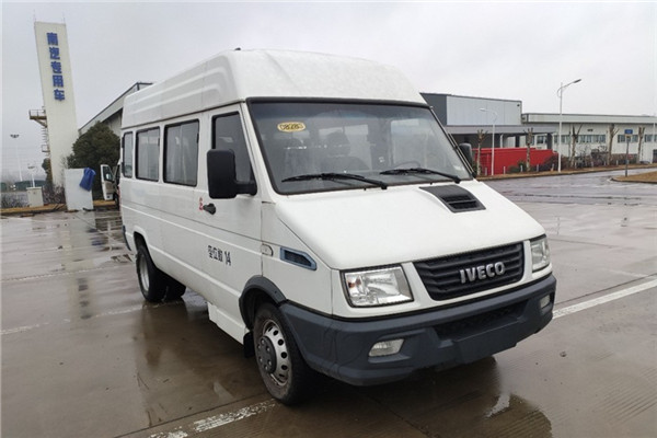 南京依维柯NJ6556AC客车(柴油国六14座)