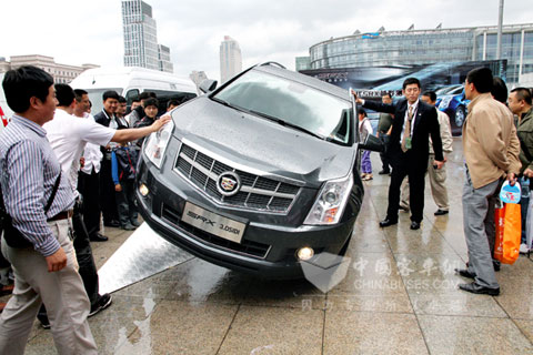 2010款凯迪拉克SRX再掀豪华风暴