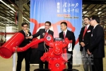 美国商务部长骆家辉参观康明斯排放处理系统北京工厂