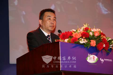 上柴动力总经理熊伟铭致辞