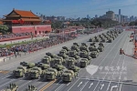 玲珑轮胎配欧曼汽车国庆彩车接受国庆检阅 