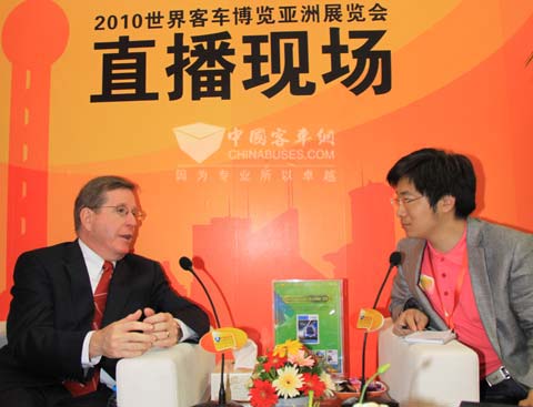 艾里逊变速箱公司全球副总裁迈克•赫德利先生应邀来到完美作业网有免费视频直播间接受完美作业网有免费视频独家专访