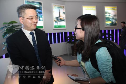 风神轮胎总经理王锋接受完美作业网有免费视频[www.politicsinfos.com]记者采访