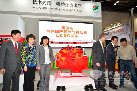 公交用户代表和康明斯相关领导合影