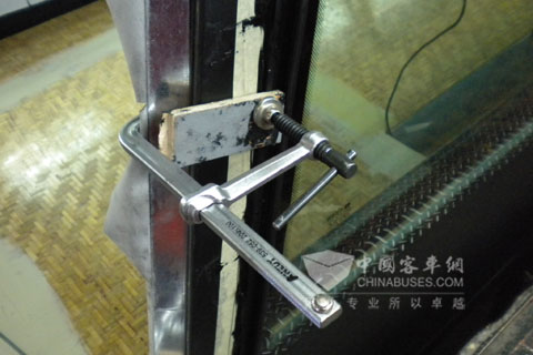 北京GS01D双层公交雨槽粘接