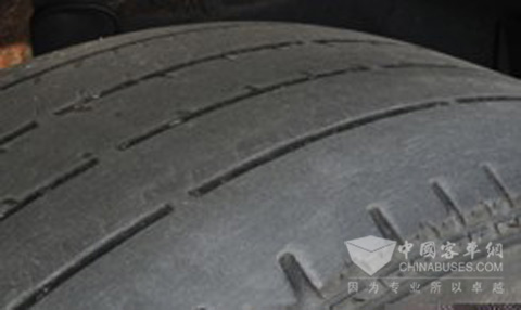 轮胎上的凸起和起泡